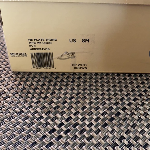 MK plate thong Mini MK logo PVC - Picture 5 of 5